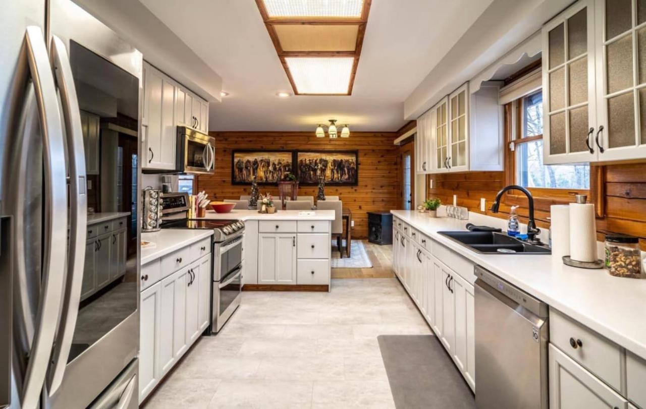 Minnies Mountain House * La Follette