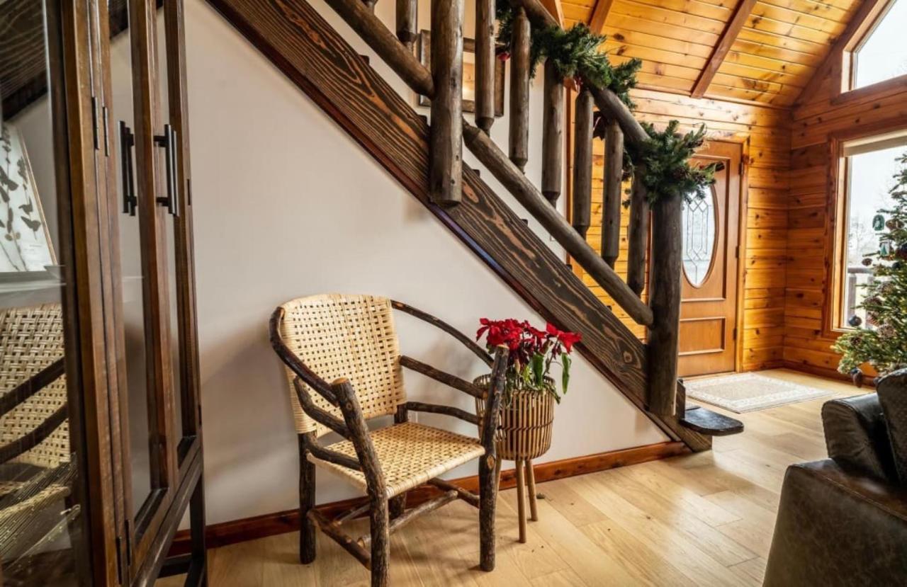 Minnies Mountain House La Follette