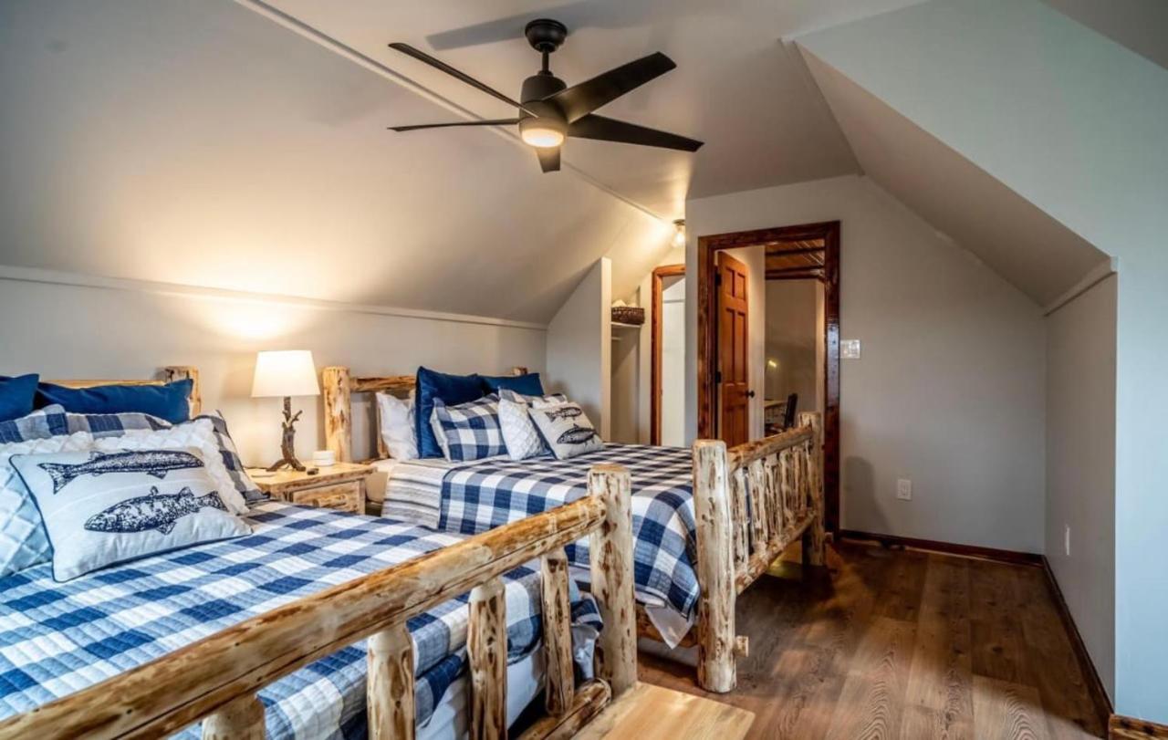 Minnies Mountain House La Follette